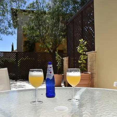 3 Stanze Da Letto, 2 Bagni, Piscina Privata Ferienhaus